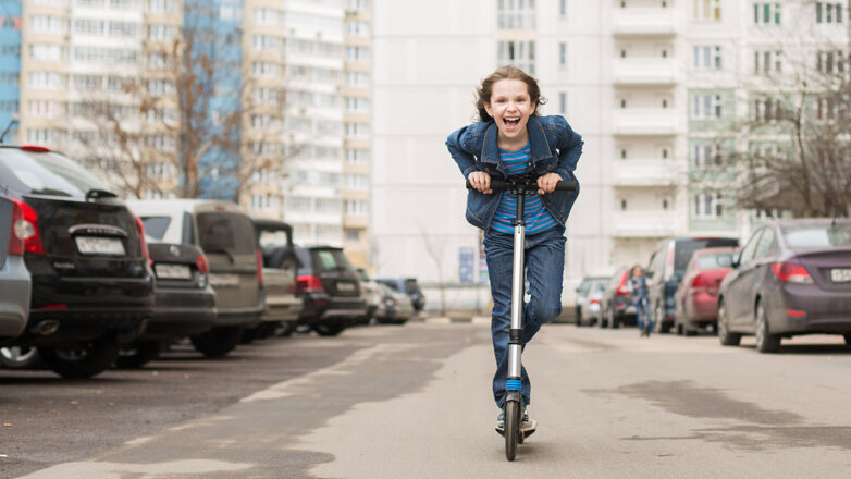 В РФ предложили ограничить скорость электросамокатов для детей до 20 километров в час