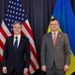 Блинкен заверил Кулебу в приверженности США продолжать помощь Украине