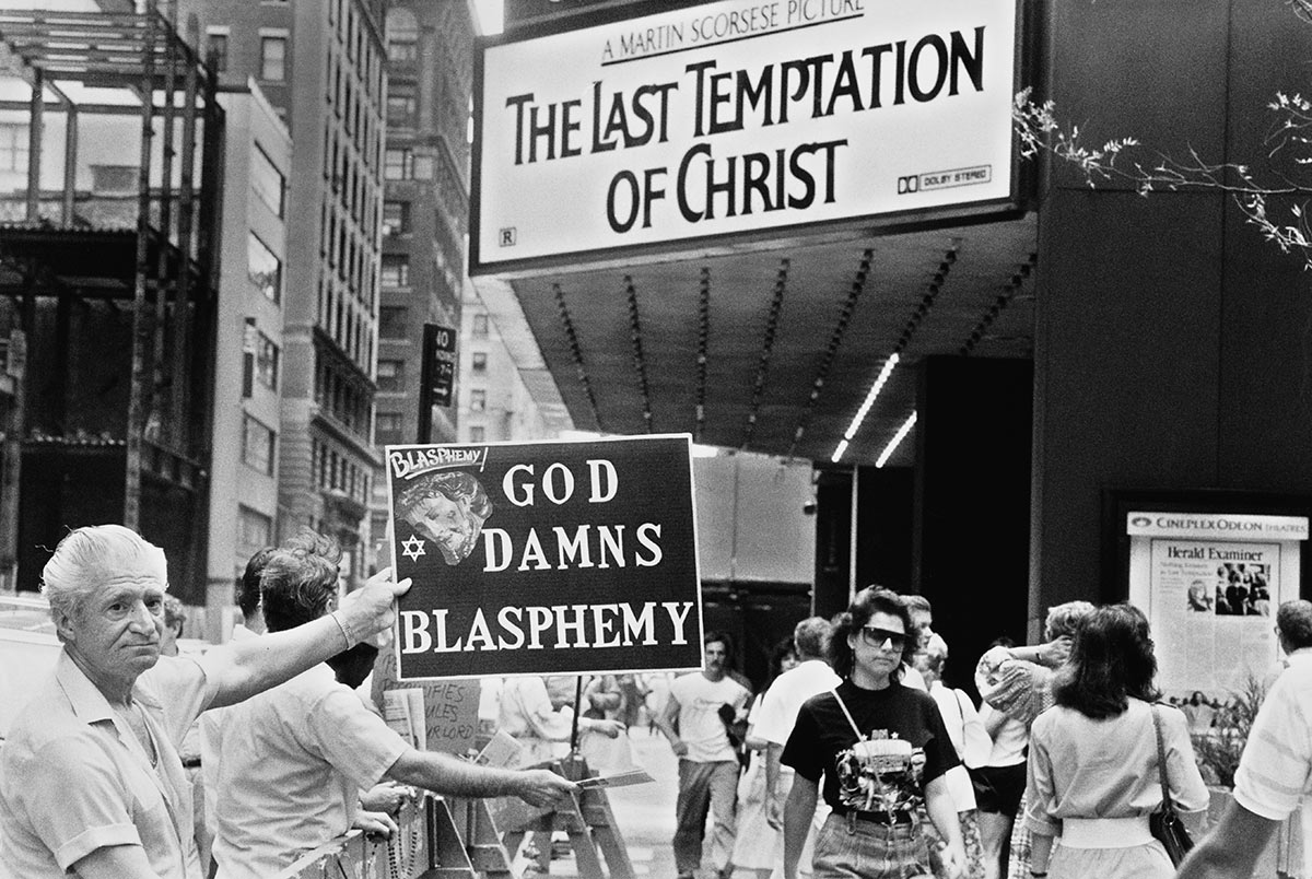 Христиане протестуют против фильма Мартина Скорсезе "Последнее искушение Христа"