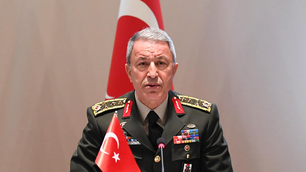 Глава Минобороны Турции инспектирует войска на границе с Ираком
