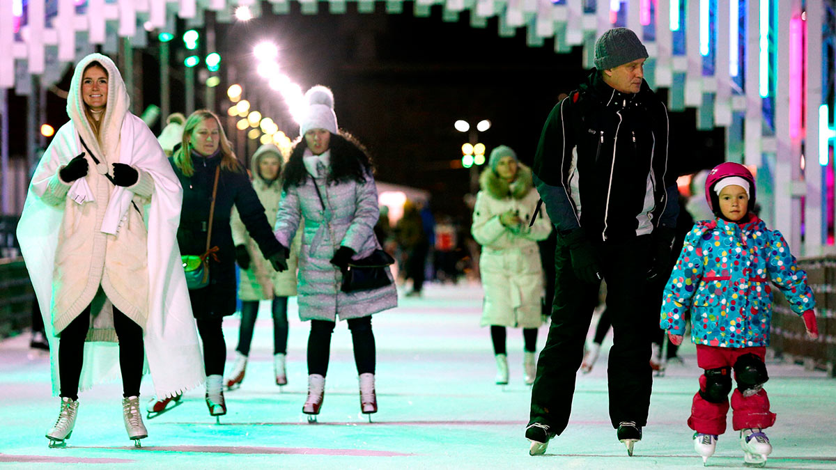 Где в Москве покататься зимой на коньках: парки и другие площадки