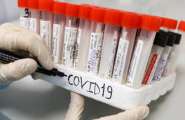 Какие постоянные клинические рекомендации по лечению COVID-19 утвердили в Минздраве РФ