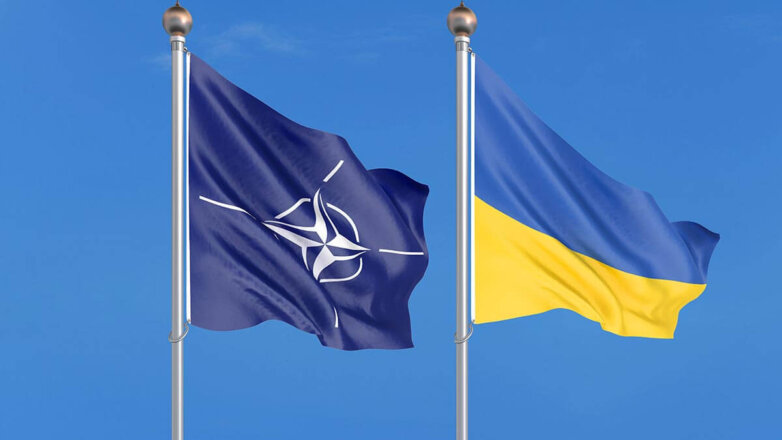 Шойгу заявил, что НАТО ведет против России "информационную и санкционную войну"