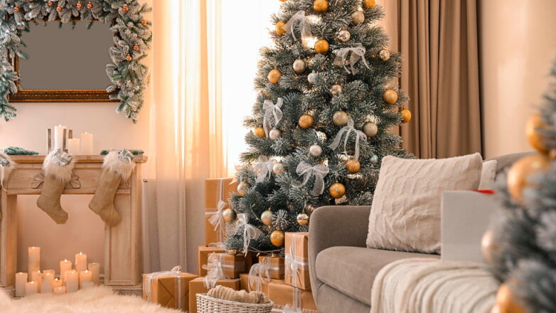 Новогодний интерьер: минимализм, обилие красного или елка с ленточками