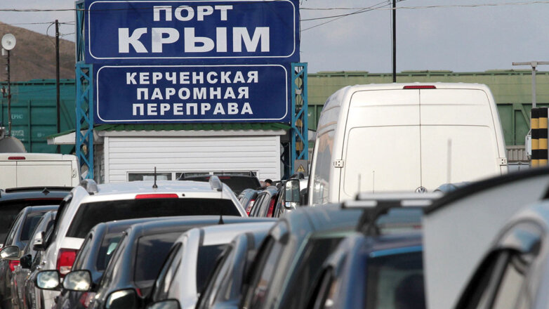 Паромам временно запретили проходить через Керченский пролив