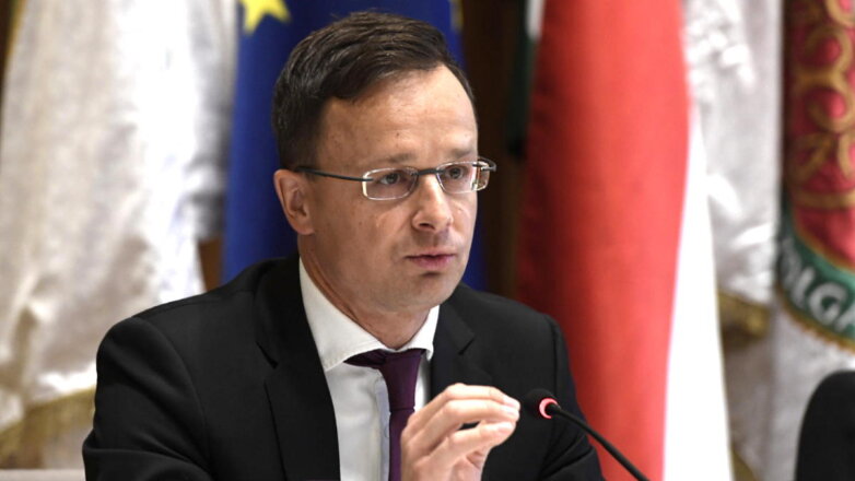 Глава МИД Венгрии заявил о недоверии Европарламенту