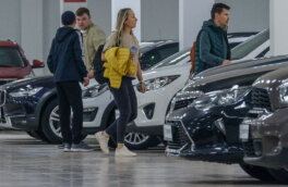 Продажи новых легковых автомобилей в РФ на прошлой неделе упали на 12,6%