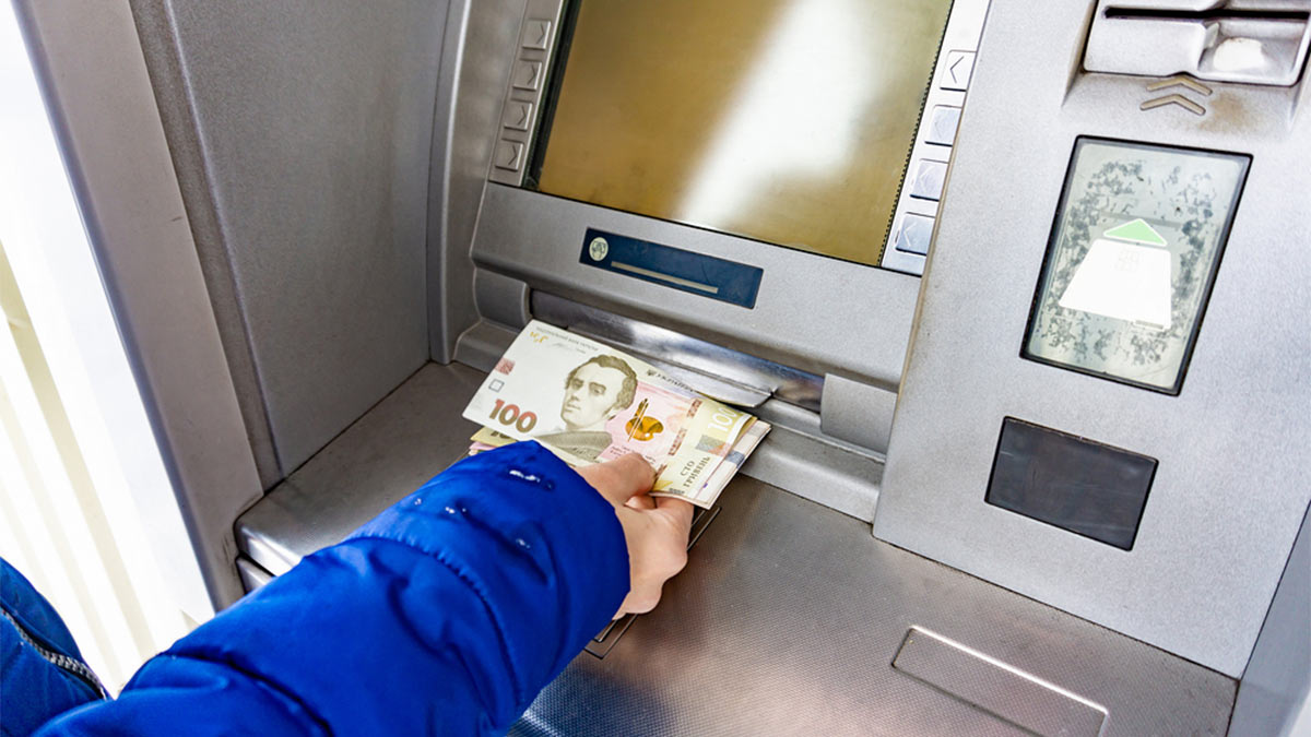 Работа банкомата в Украине