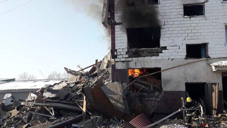 На месте обрушения части дома на Сахалине завершили разбор завалов