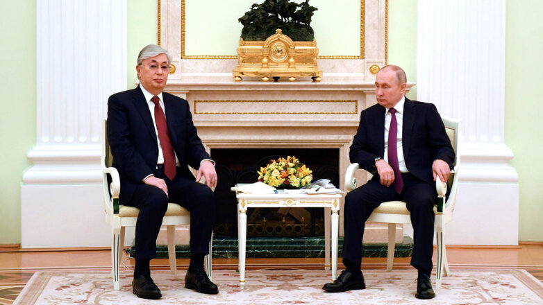 1211844 Президенты Казахстана и России Касым-Жомарт Токаев и Владимир Путин