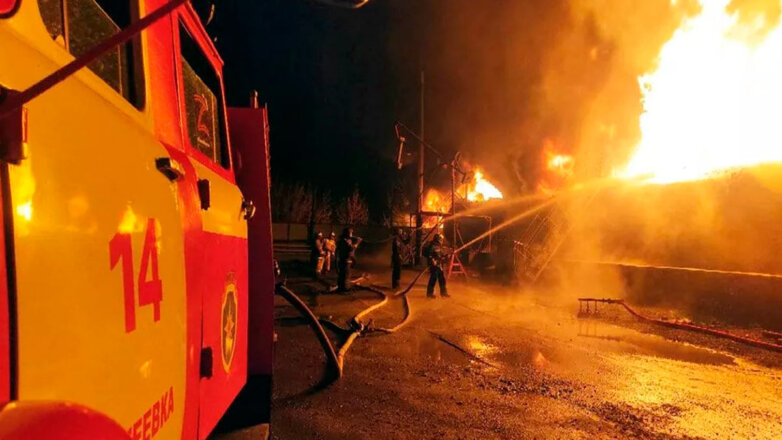 Пожар на нефтебазе в Макеевке удалось ликвидировать