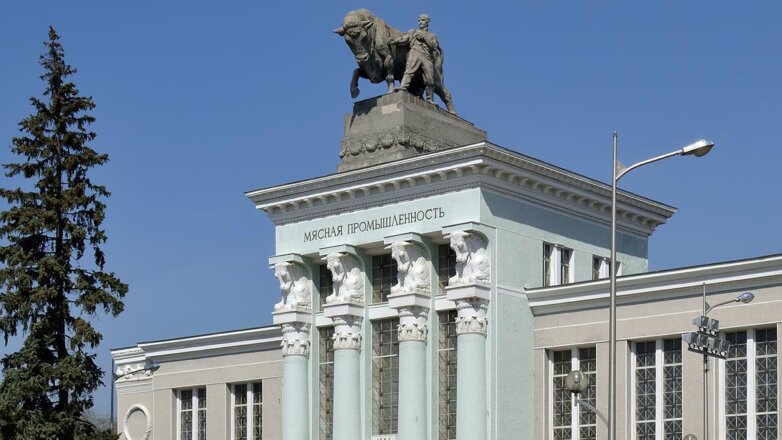 Скульптуры быков вернут к павильону "Мясная промышленность" на ВДНХ в Москве