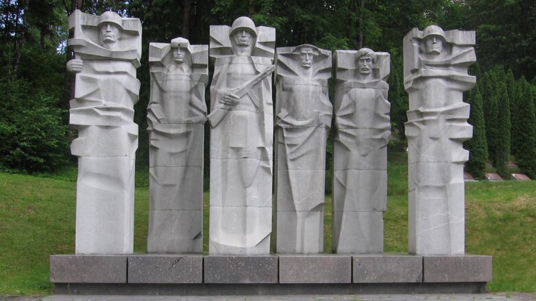 Снос мемориала советским воинам начали в Вильнюсе