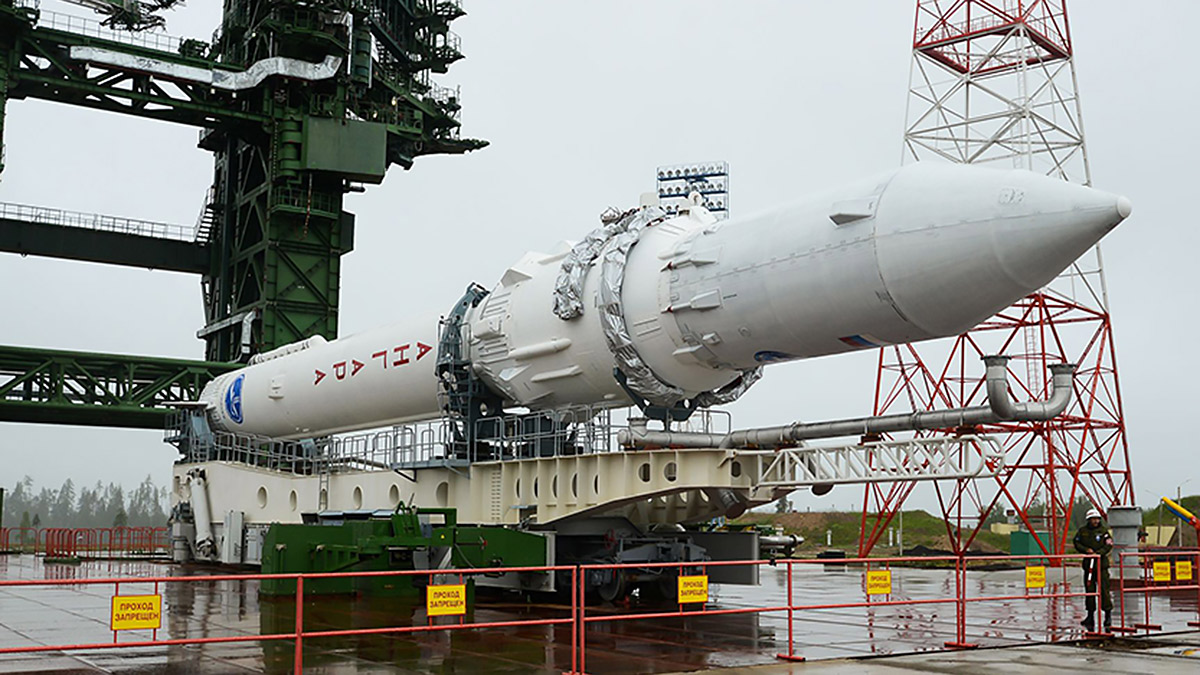 Роскосмос начал испытания системы транспортировки ракет "Ангара" на Восточный