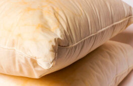 Как избавиться от желтых пятен на подушке: простые, но эффективные советы