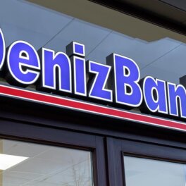 РБК: турецкий DenizBank ужесточил условия открытия счетов россиянам