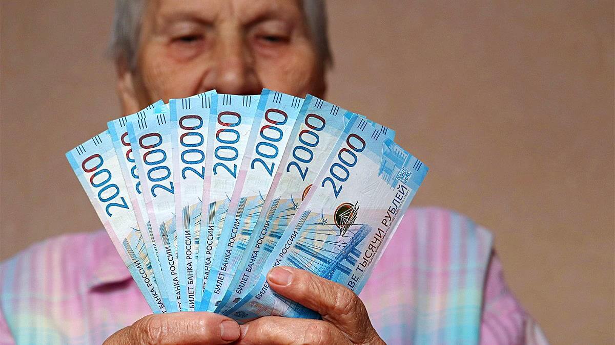 Выплату к пенсии россиянам, достигшим 80-летия, увеличили вдвое