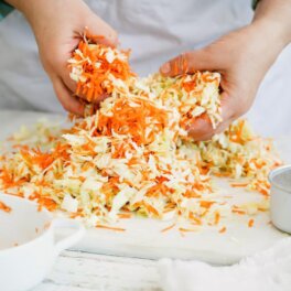 Сколько моркови класть при квашении капусты: оптимальная пропорция