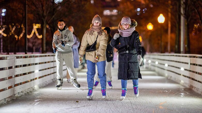 В московских парках открыли 21 каток с искусственным льдом