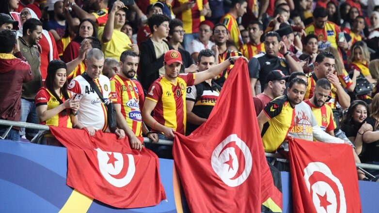 Футбольные фанаты Туниса