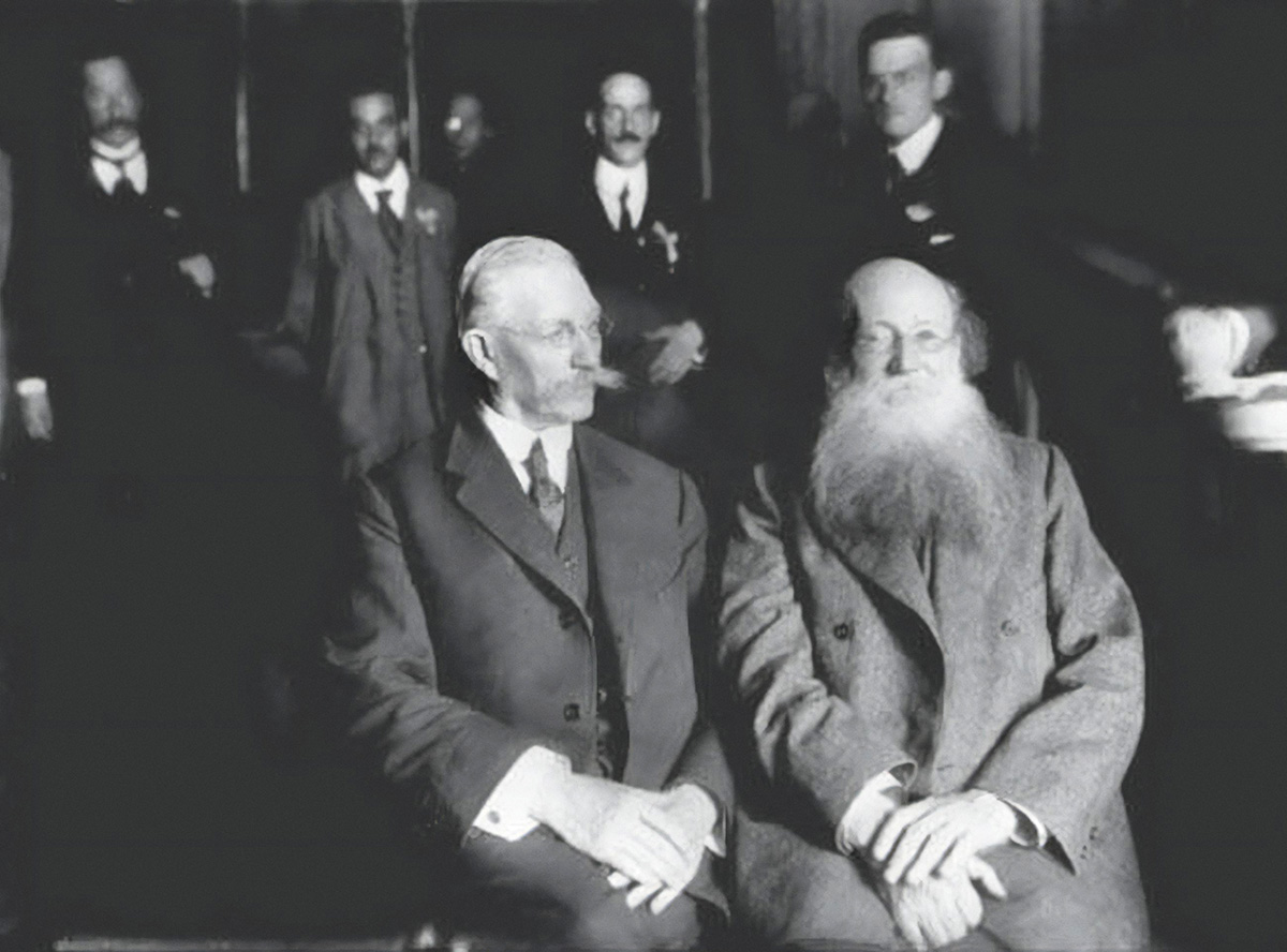 П. Н. Милюков и П. А. Кропоткин – участники Государственного совещания. Москва, 1917 год