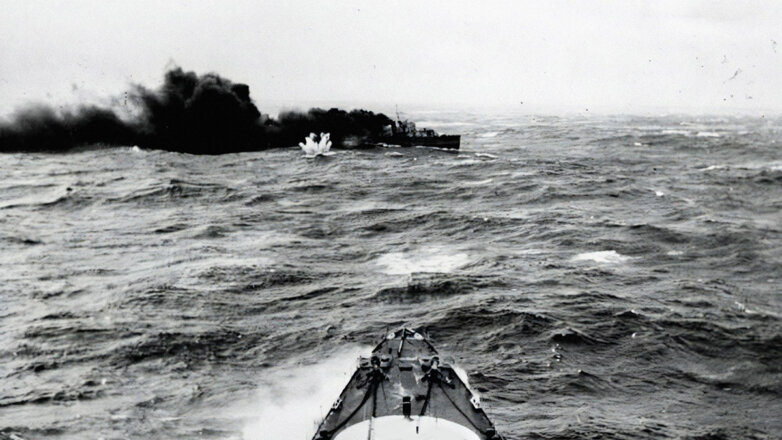 Эсминец «Глоууорм» подвергается нападению крейсера «Адмирал Хиппер» 08.04.1940 г.