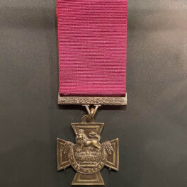 Крест Виктории – высшая военная и самая престижная награда Великобритании, учрежденная в 1856 году.