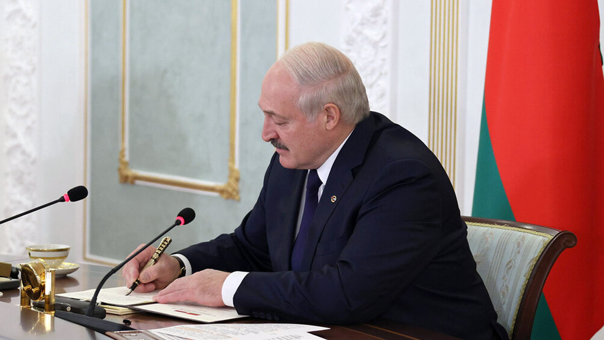 Лукашенко ратифицировал изменения в договор с РФ о ценах на газ