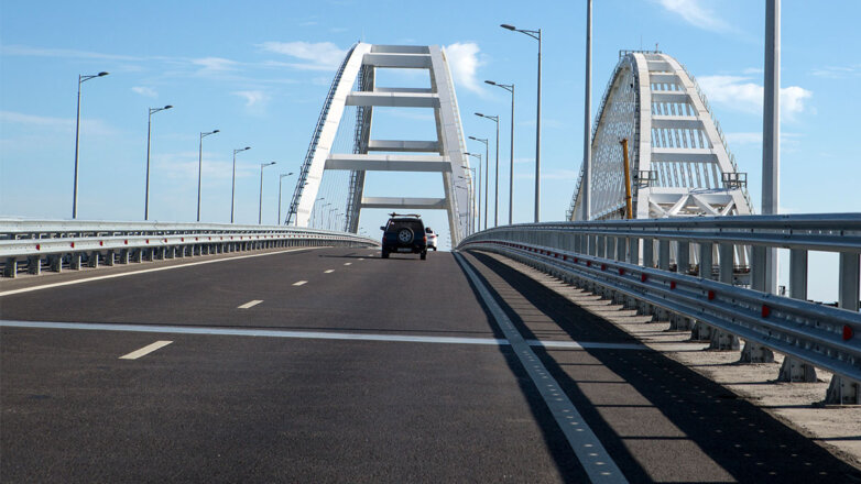 Автомобили на крымском мосту