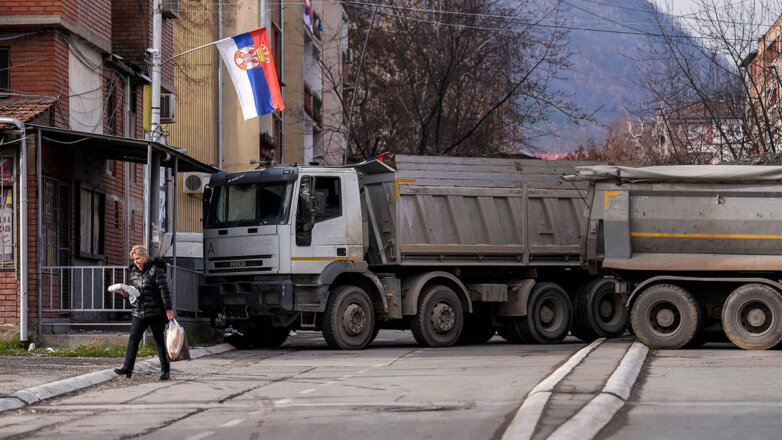 Вучич призвал косовских сербов разобрать баррикады