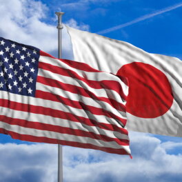 Глава Пентагона: США готовы защищать Японию с применением всех возможностей, включая ядерный потенциал