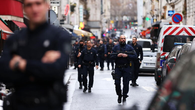 BFM: пять полицейских пострадали в ходе стычек после стрельбы в Париже