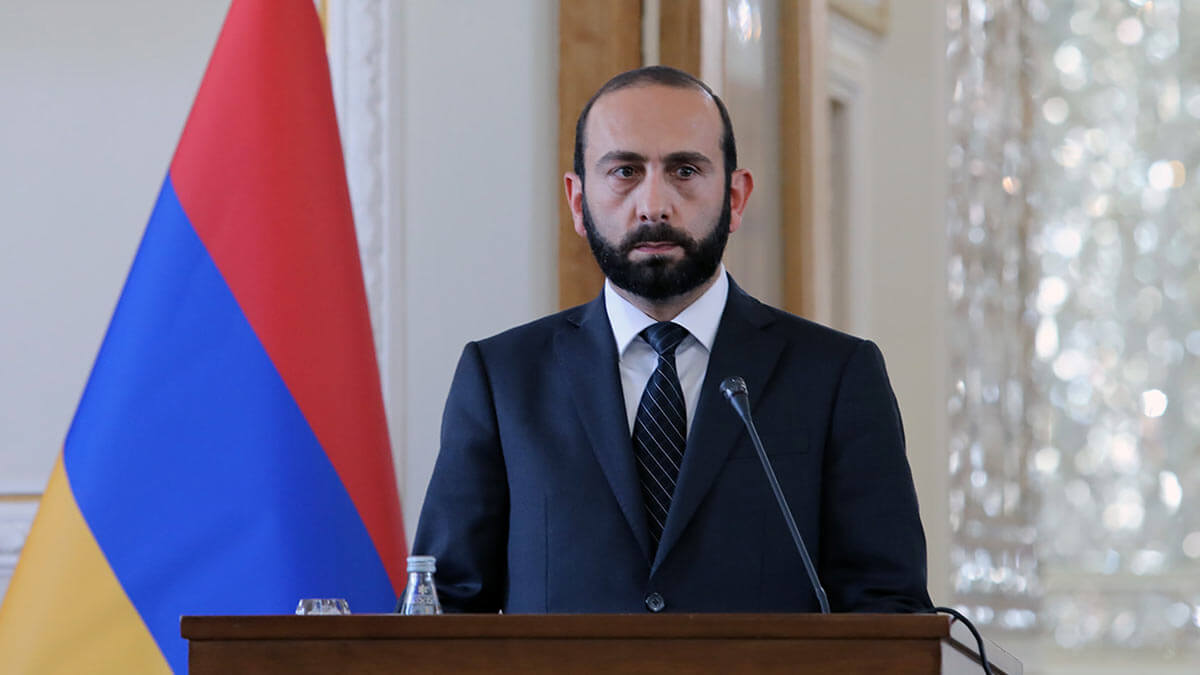 Армения объяснила отказ от участия во встрече с РФ и Азербайджаном