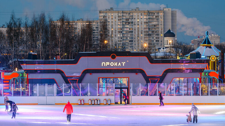 Бесплатные катки открылись в разных районах столицы на площадках "Московских сезонов"