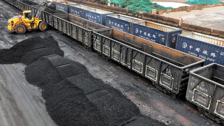 Китай установил исторический рекорд по добыче угля
