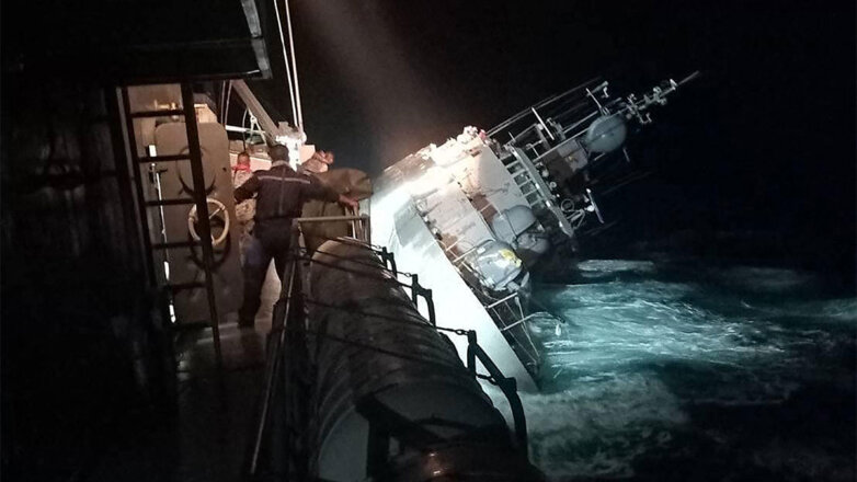 Более 30 моряков с затонувшего корвета ВМС Таиланда остаются в воде