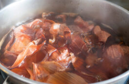 Зачем при варке холодца добавляют луковую шелуху: полезная хитрость
