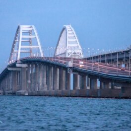 "Ъ": Крымский мост в 2022 году подорвали твердым ракетным топливом