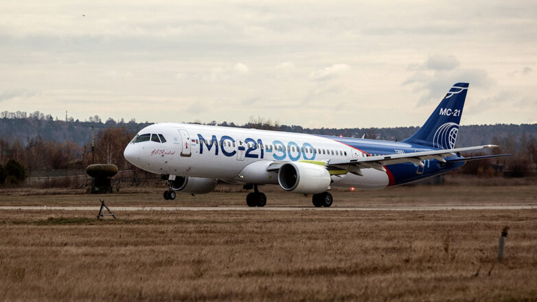 Серийный выпуск самолетов МС-21 с российским двигателем начнется в 2025 году