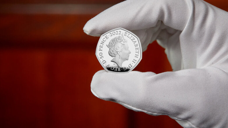 Daily Mail: в Великобритании выпустили последнюю монету в 50 пенсов с Елизаветой II