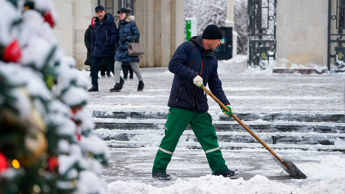 Облачная погода с прояснениями и снег ожидаются в Москве 29 ноября