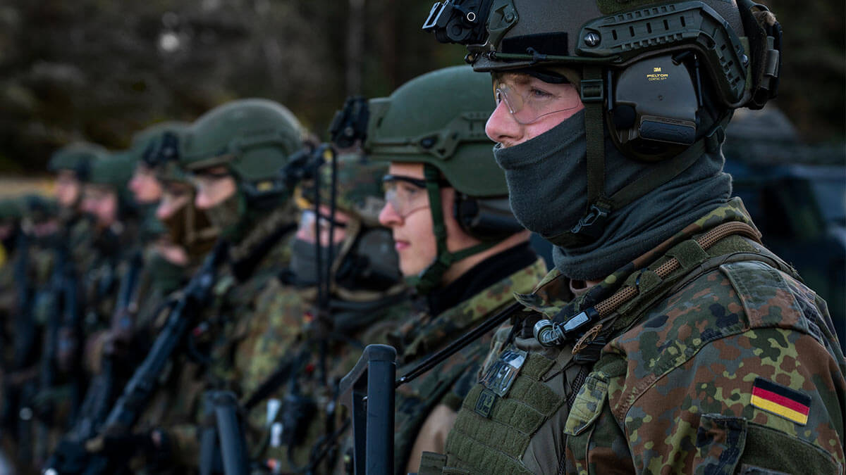 ФРГ намерена с 2025 года держать в боеготовности 30 тысяч военных для защиты НАТО