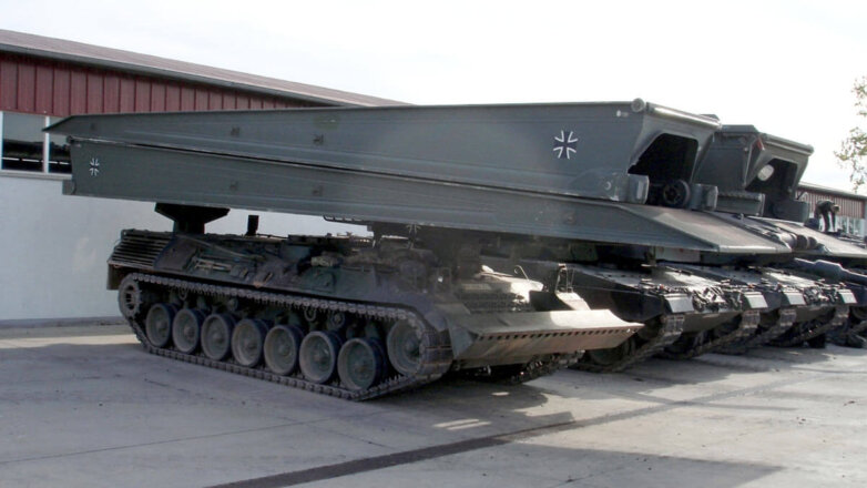 Германия передала Украине 3 танковых мостоукладчика Biber