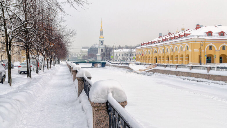 Гребень антициклона принесет в Санкт-Петербург облачность и небольшой снег