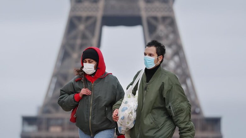 Во Франции объявили о начале "тройной эпидемии"
