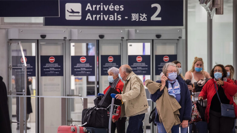 Пассажиры прибывающие в аэропорт Орли, Франция