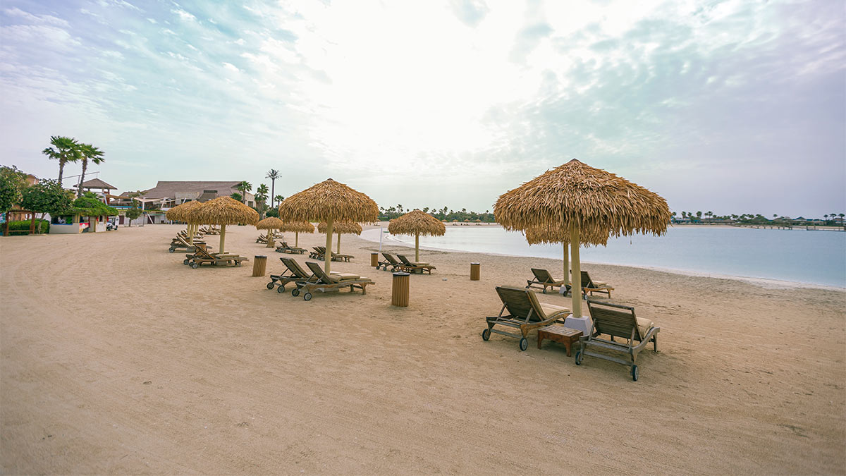 Пляж на Банановом острове, в 20 минутах езды от города Доха. Катар