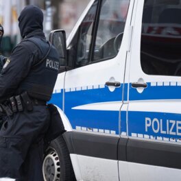 СМИ: неизвестный пытался въехать в ворота российского консульства в Бонне