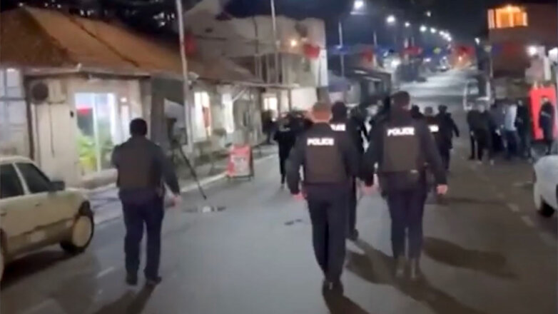 Более 200 косовских полицейских заблокировали северную Косовска-Митровицу