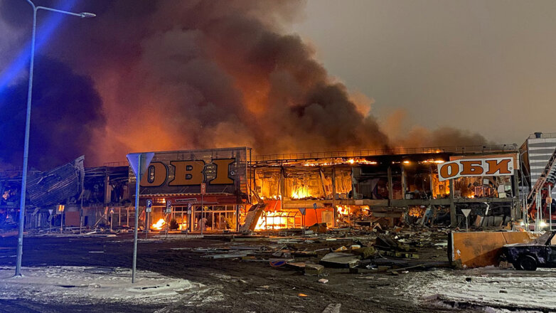 Крупный пожар в гипермаркете OBI в ТЦ "Мега Химки". Что известно к этому часу